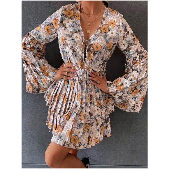 Bohemian Floral Print Bell Sleeve Ruffle Mini Dress - Picture 4 of 4